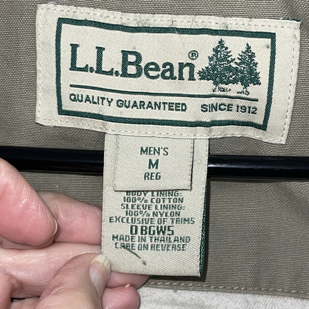 Vtg LL Bean Chore Coat Mens Medium 90s Fish Animal Lined Barn Farm Jacket 0BGW5 - Picture 2 of 16